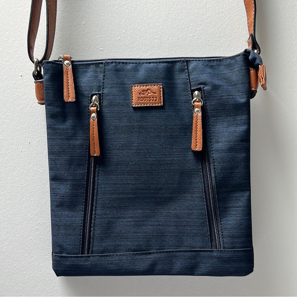 NWOT Roots 73 Navy Blue Crossbody Flat Messenger Bag Utility Travel Purse Adjust